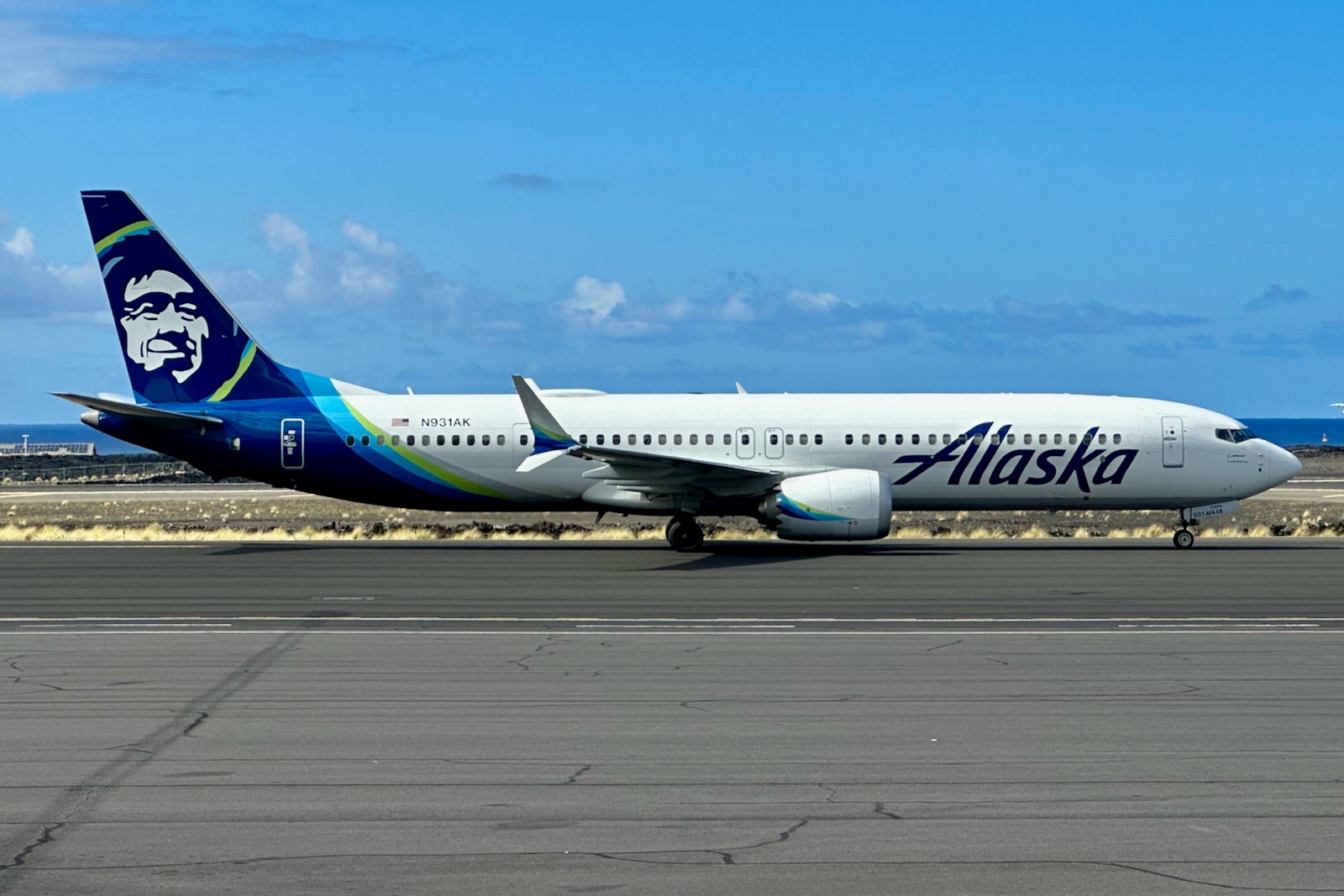 Kona Airport KOA Alaska Boeing 737